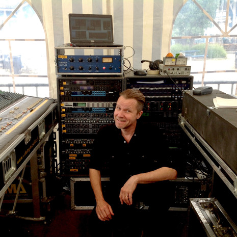 Tom E on Tour with Bonnie
