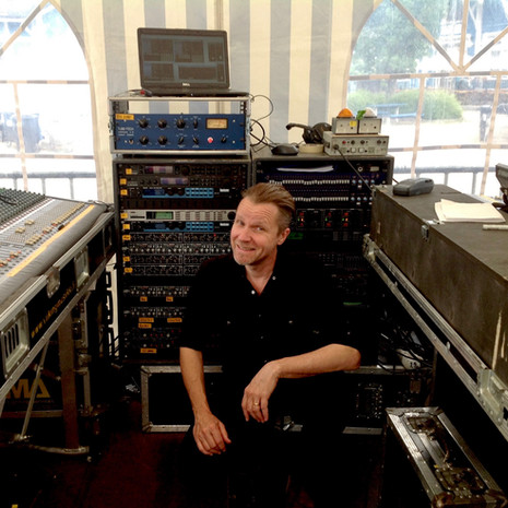 Tom E on Tour with Bonnie