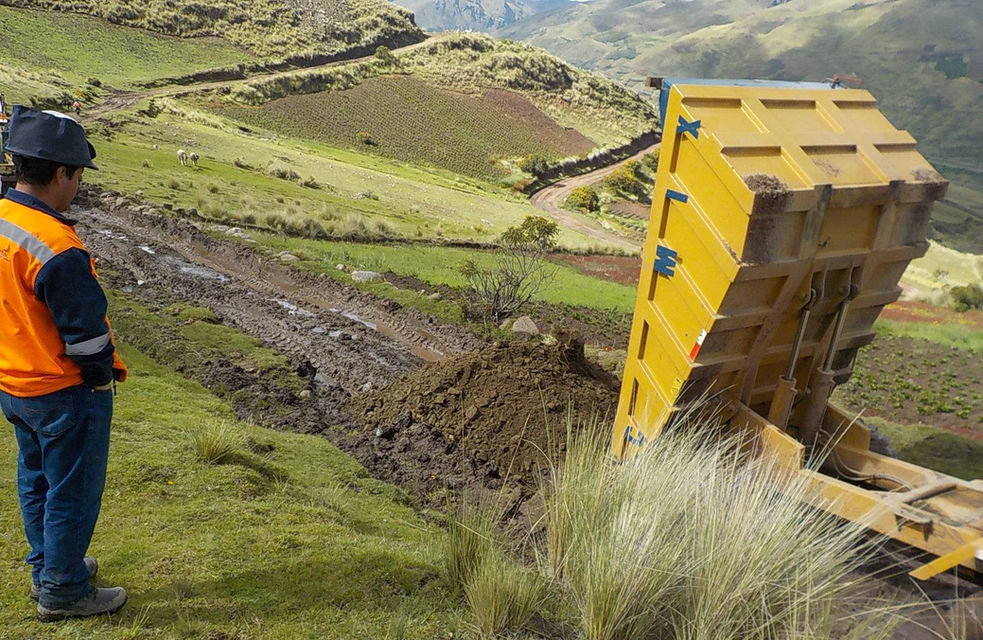 Carmix Dumper D6 is a 4x4, bidirectional dumper truck