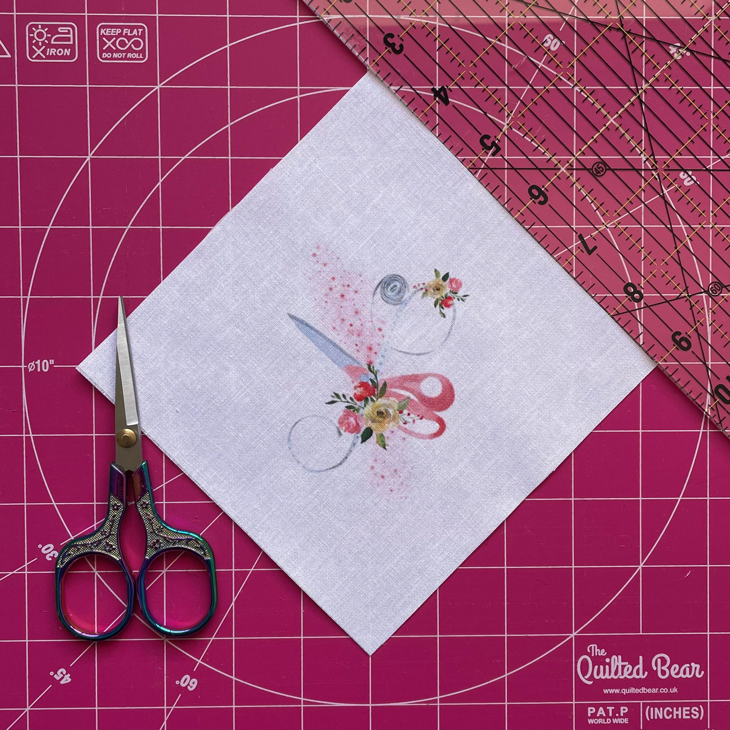 Scissors Diamond Cut 6"Fabric Square