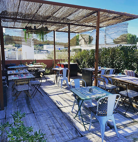 La Petite Fabriq est un restaurant locavore situé à Jacou spécialisé dans une cuisine de produits frais, de saisons et "fait maison"