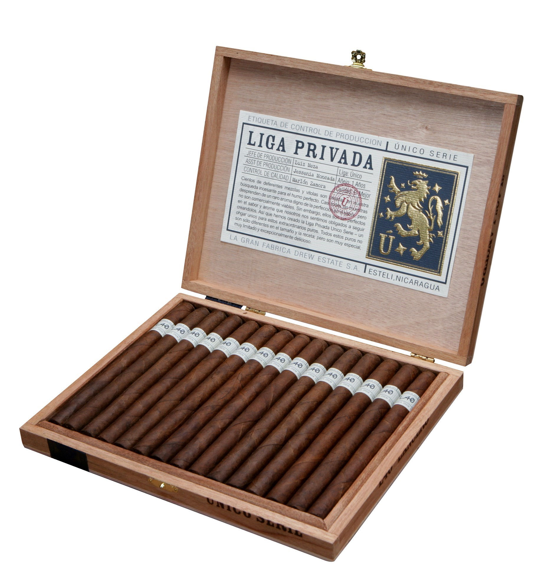 Liga Privada L40 Lancero premium cigar close-up