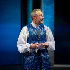 Auteur : Carlo Goldoni
Metteur en scène : Giancarlo Marinelli
Distribution : Caterina Murino, Sarah Biasini, Vincent Deniard, Vincent Desagnat, Thierry Harcourt, Tom Leeb , Pierre Rochefort, et l’amicale participation vocale de Jean Reno.