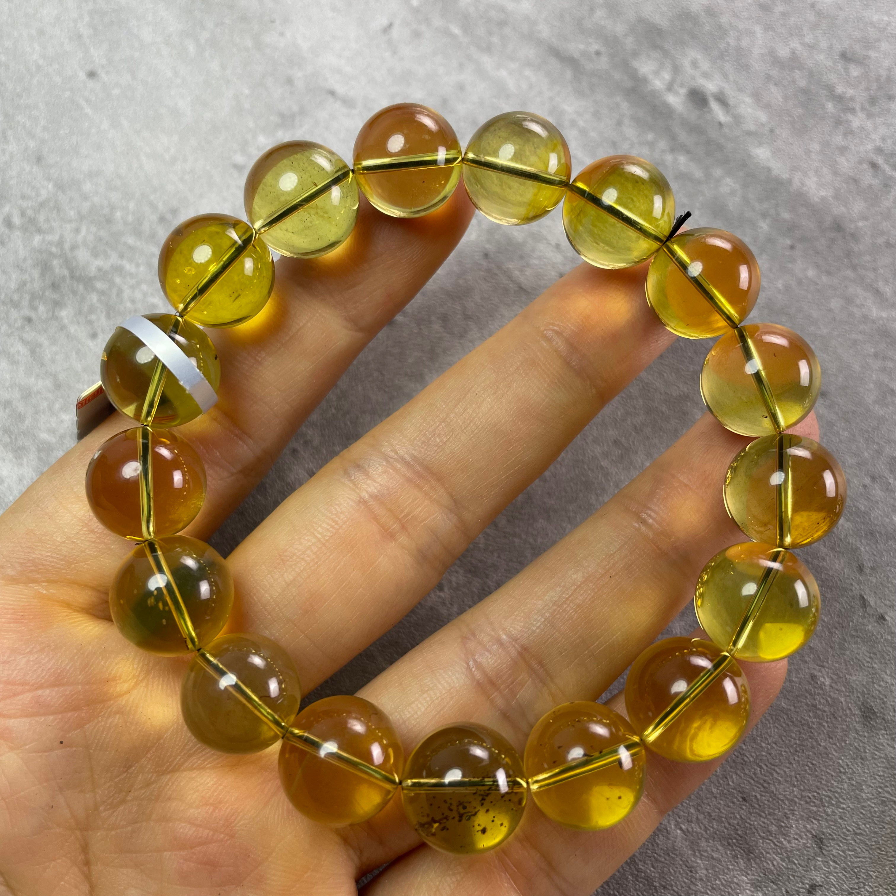 ブルーアンバー(青く蛍光)ドミニカ産 10mm/12mm