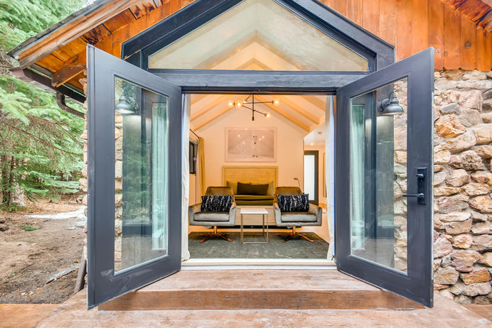 3111 Chicago Creek Rd Idaho-large-016-020-Patio-1499x1000-72dpi.jpg