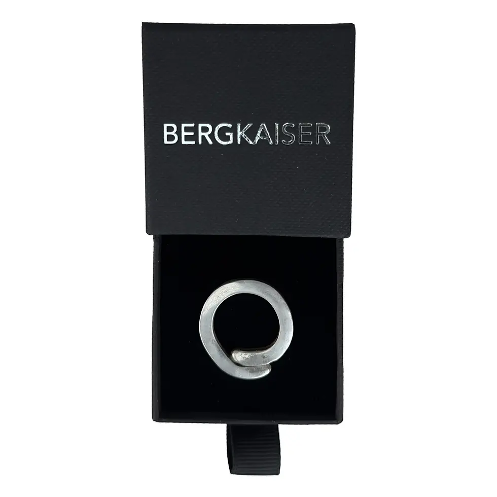 BergKaiser Vintage Silberanhänger Silberkreis XXL in seiner Geschenkverpackung weiß