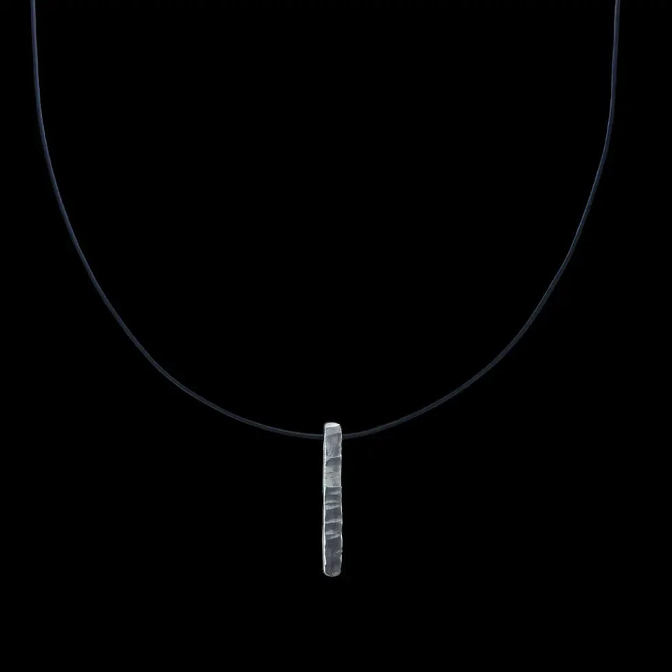 Miniaturbild: BergKaiser Silberanhänger Silber Stick S an seinem Lederband