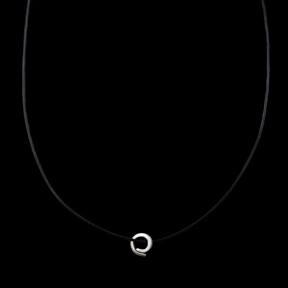 Miniaturbild: BergKaiser Vintage Silberanhänger Silberkreis XS an seinem Lederband