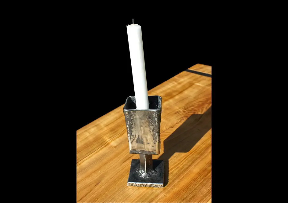 Kerzenständer 1x hoch mit Tisch .webp