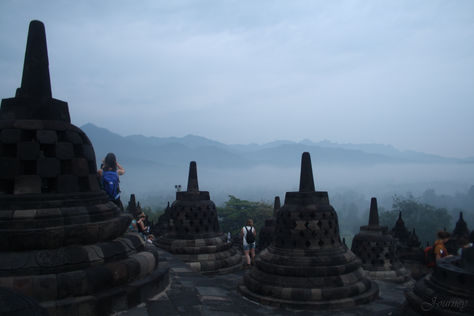 Dini hari di Candi Borobudur