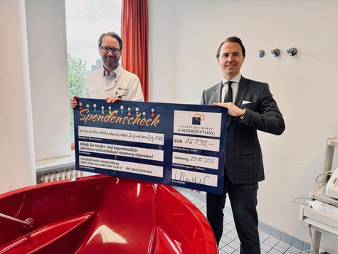 Scheckübergabe für die neue Gebärwanne im Perinatalzentrum