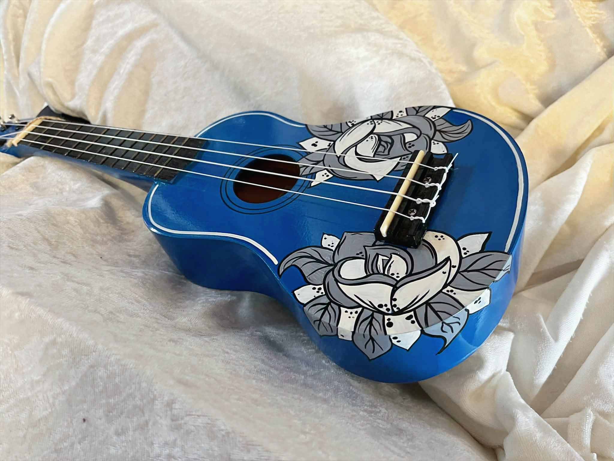 Monotone Roses Ukulele