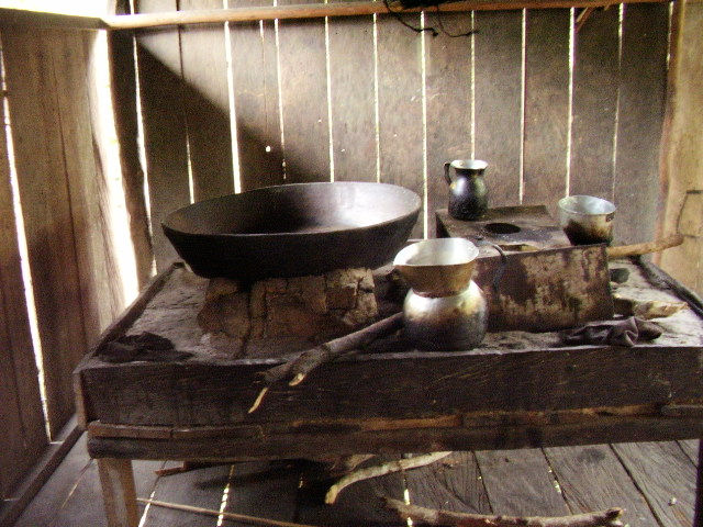 Cocina con budare. La Pedrera (Amazonas)