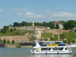 Nightlife-Akademie am Ufer der Save