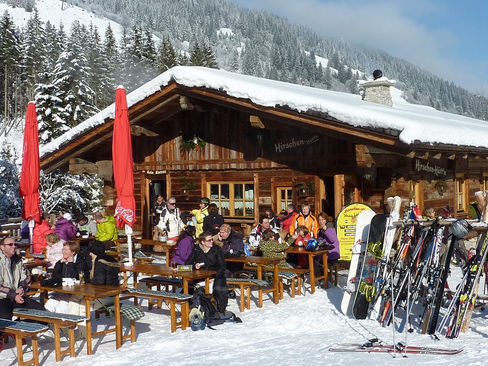  Apres-Ski in der Skihütte Hirschen-Hüttn im Angertal 