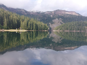 In den Bergen Montenegros - der von Gletschern geformte Schwarze See im Durmitor Nationalpark