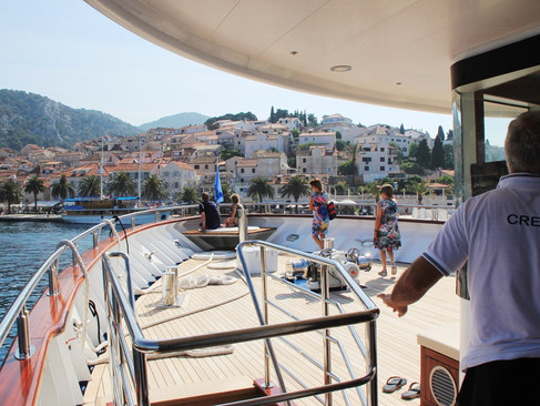 Vor dem Anlegemanöver in Hvar