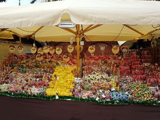 Auf dem Weihnachtsmarkt - Süßigkeiten