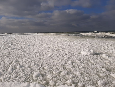  Verschneiter Strand von Rewal