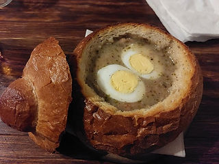Sauermehlsuppe Zurek im Brotteig