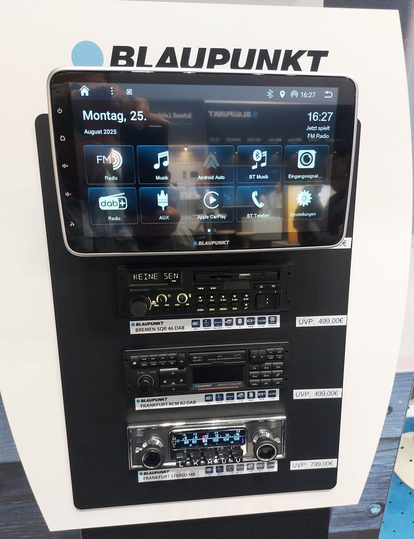 Moderne Multimedia und Retro-Auto-Radios von Blaupunkt