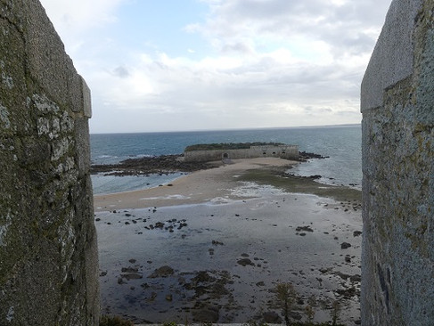 Blick vom Vauban-Turm auf das vorgelagerte Fort