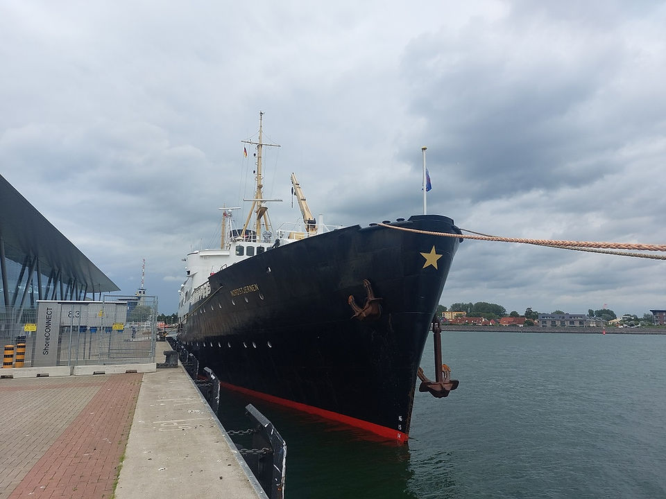 Nordstjernen am Kai 8 in Warnemünde