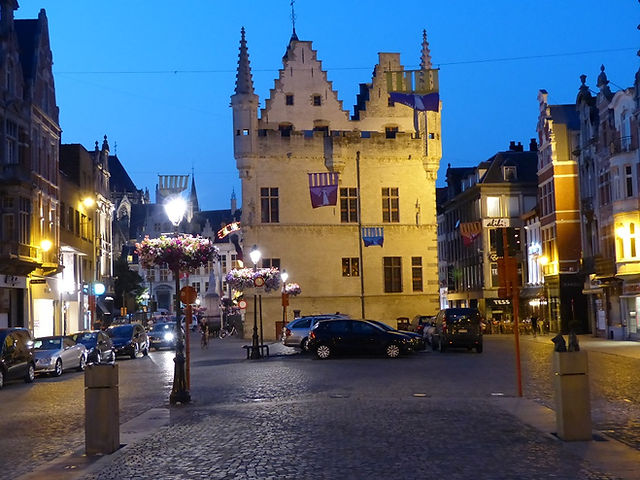 Schepenhuis - ältestes steinernes Rathaus in Flandern