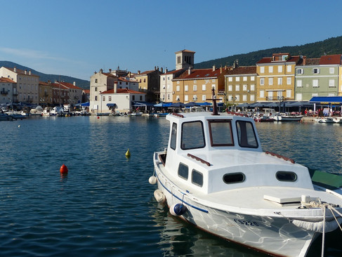 Der Hafen von Cres