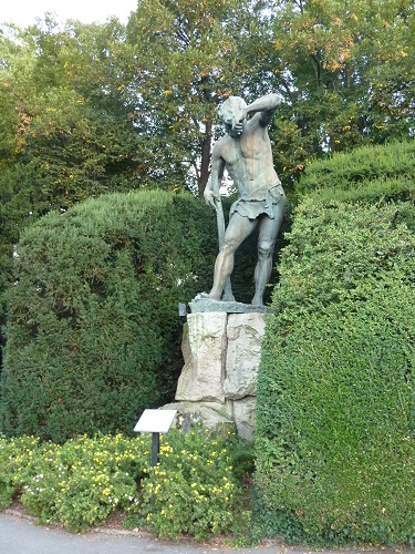 Statue Le Schweissdissi von Frantz Beer - der Mann, der schwitzt