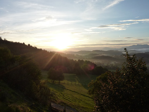 Sonnenaufgang auf dem Bergbauernhof Wabnig