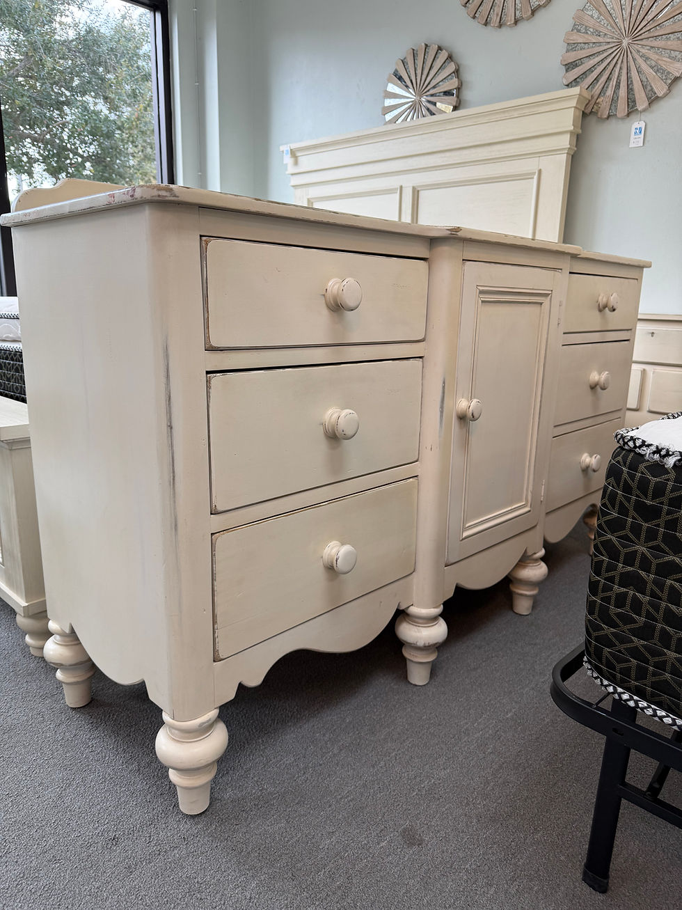 Thumbnail: Queen bedroom set