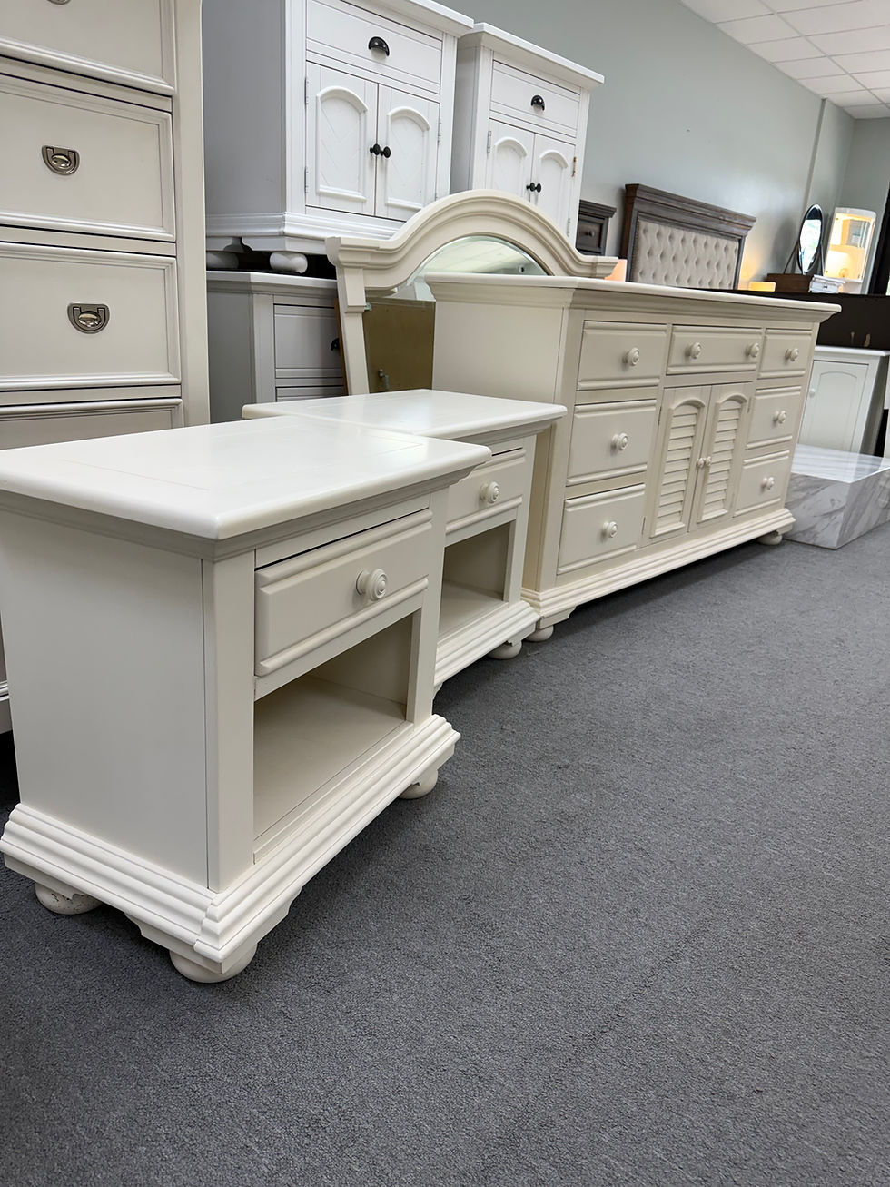Thumbnail: Dresser and 2 nightstands