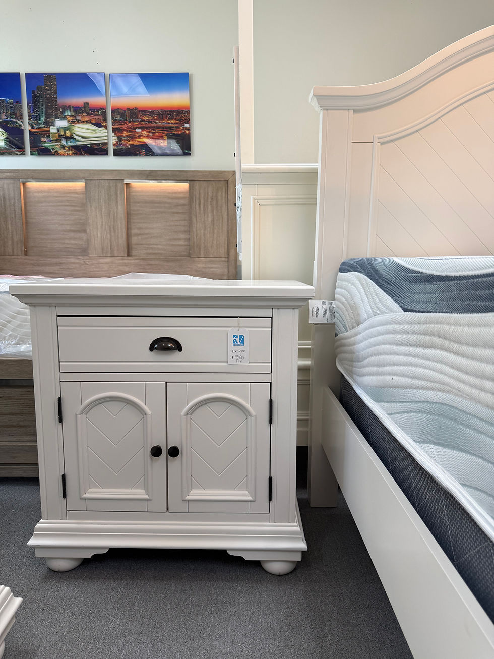 Thumbnail: Queen bedroom set