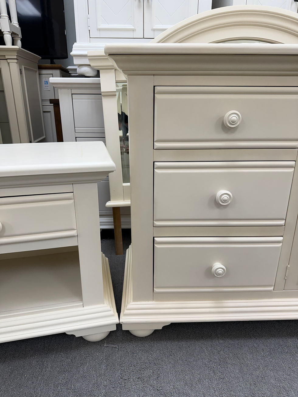 Thumbnail: Dresser and 2 nightstands