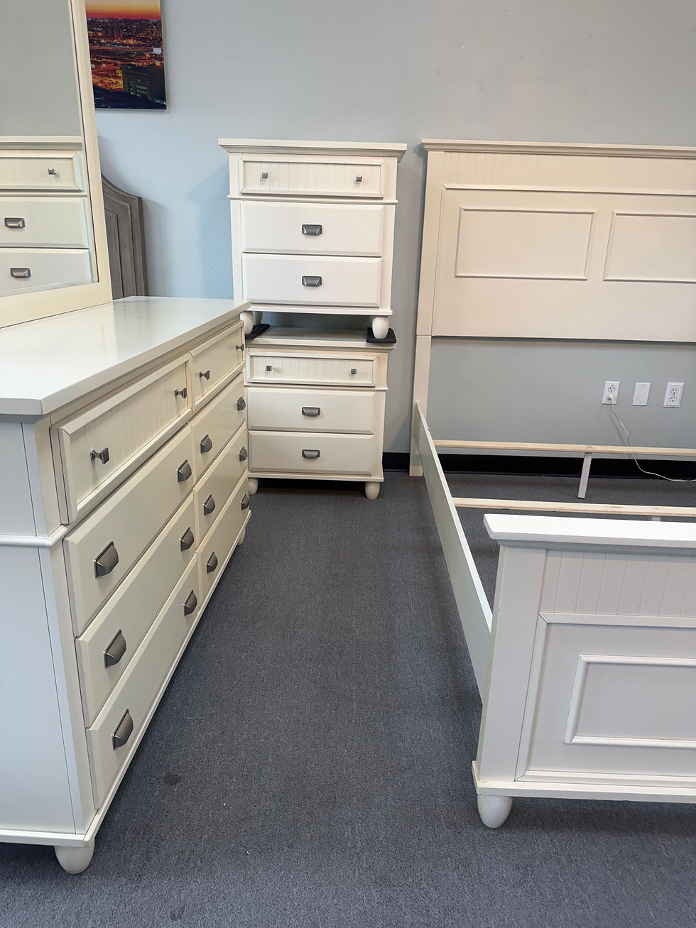 Thumbnail: Queen bedroom set