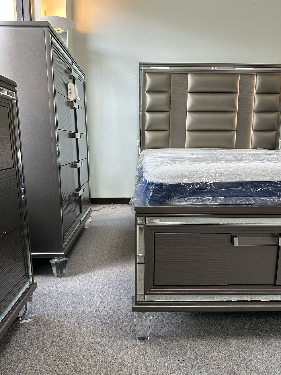 Thumbnail: Queen/King bedroom set