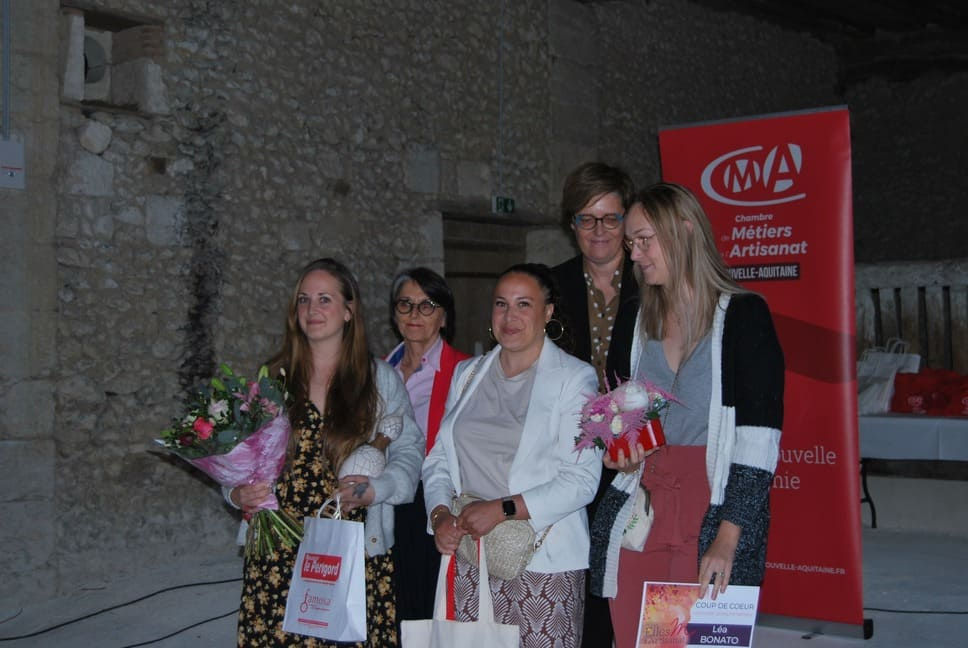 Betty SE LY, lauréate prix Elles M l'Artisanat 2025 organisé par la CMA Nouvelle Aquitaine Périgord- catégorie Jeune entreprise - trophée Château de Fayolle (Dordogne).