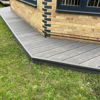 Closer look at the surrounding composite decking