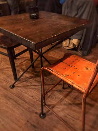 Rustikaler Tisch