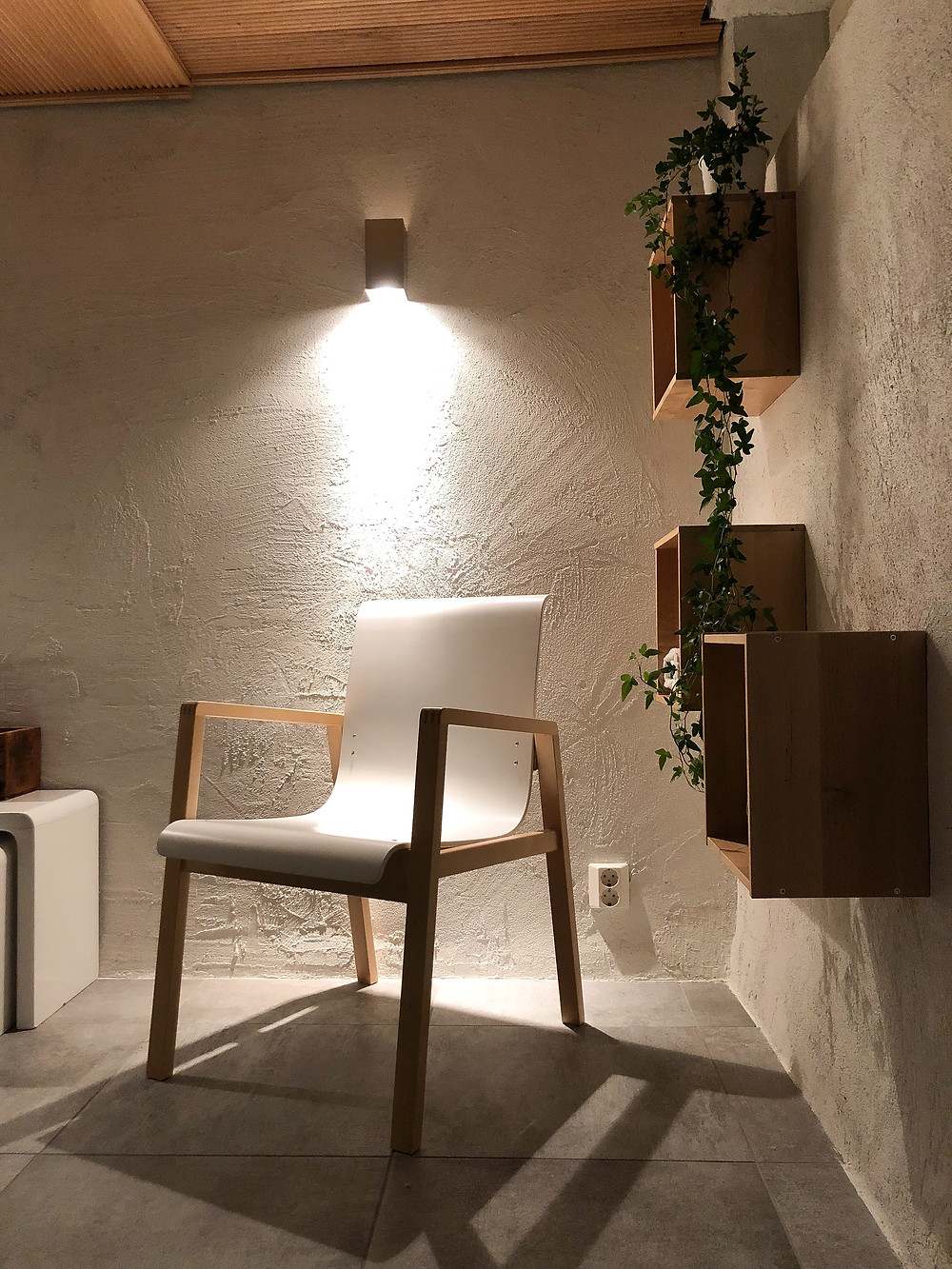 sormipaneelikatto, artek 403 -tuoli, takkahuone, finger panel,