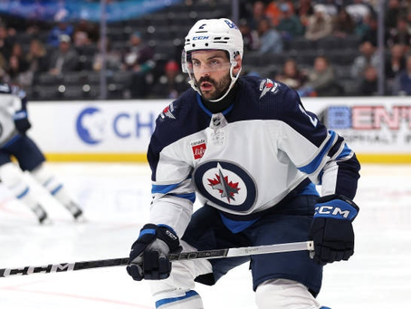 Dylan DeMelo reste à Winnipeg