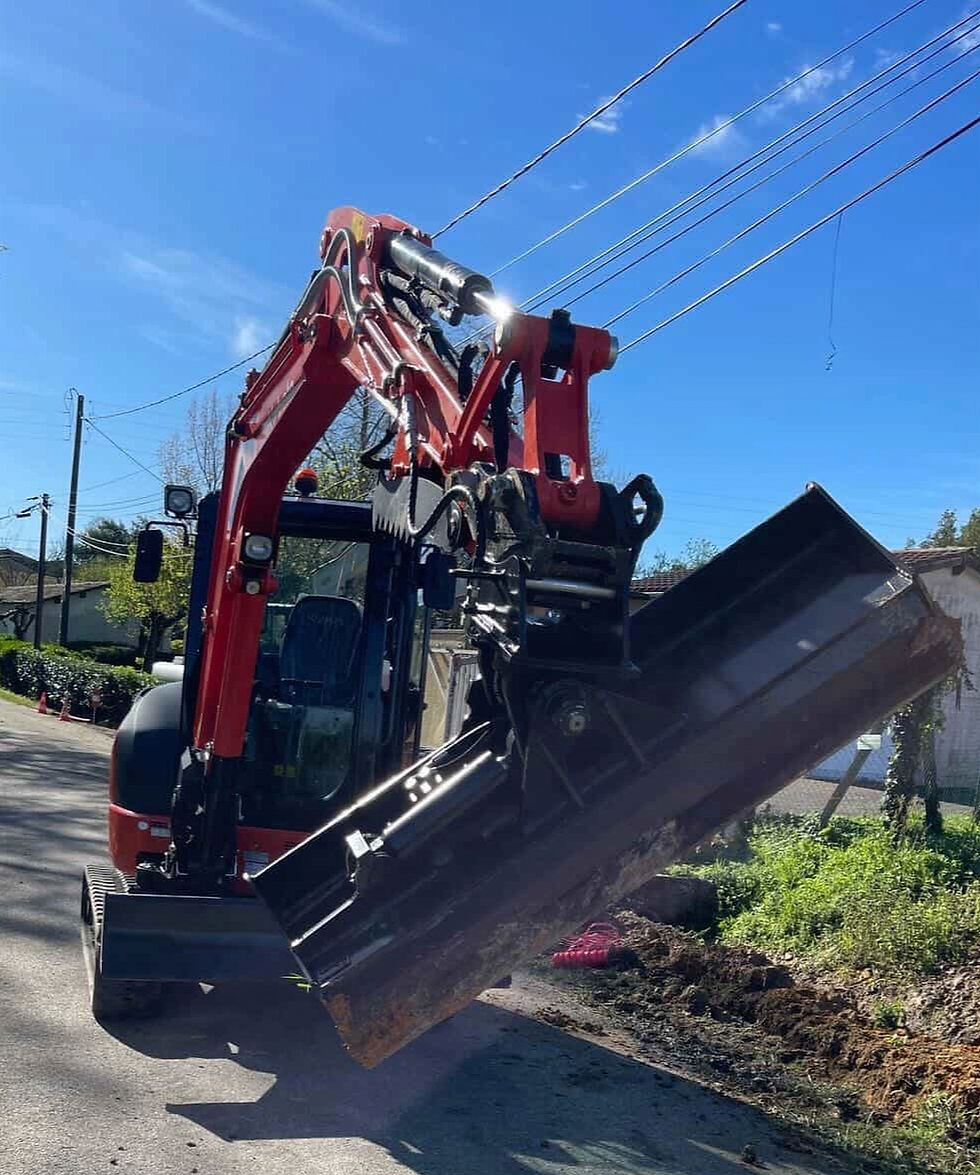 Location mini-pelle avec chauffeur pour travaux de terrassement