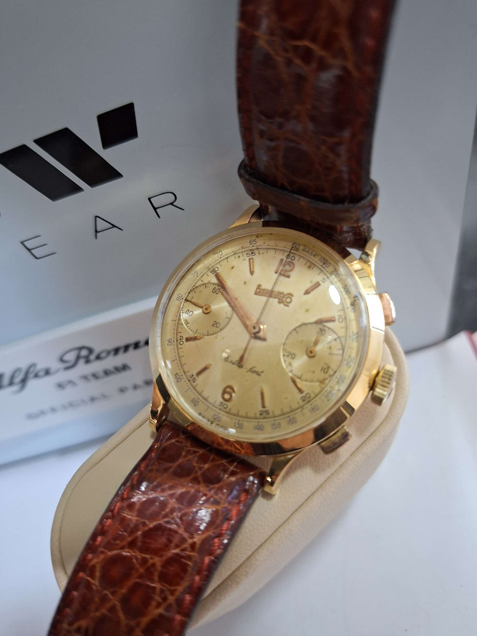 Miniatura: EBERHARD Extra-Fort Chrono Oversize, 39mm, Oro 18K, calibro 14007. Anni '50