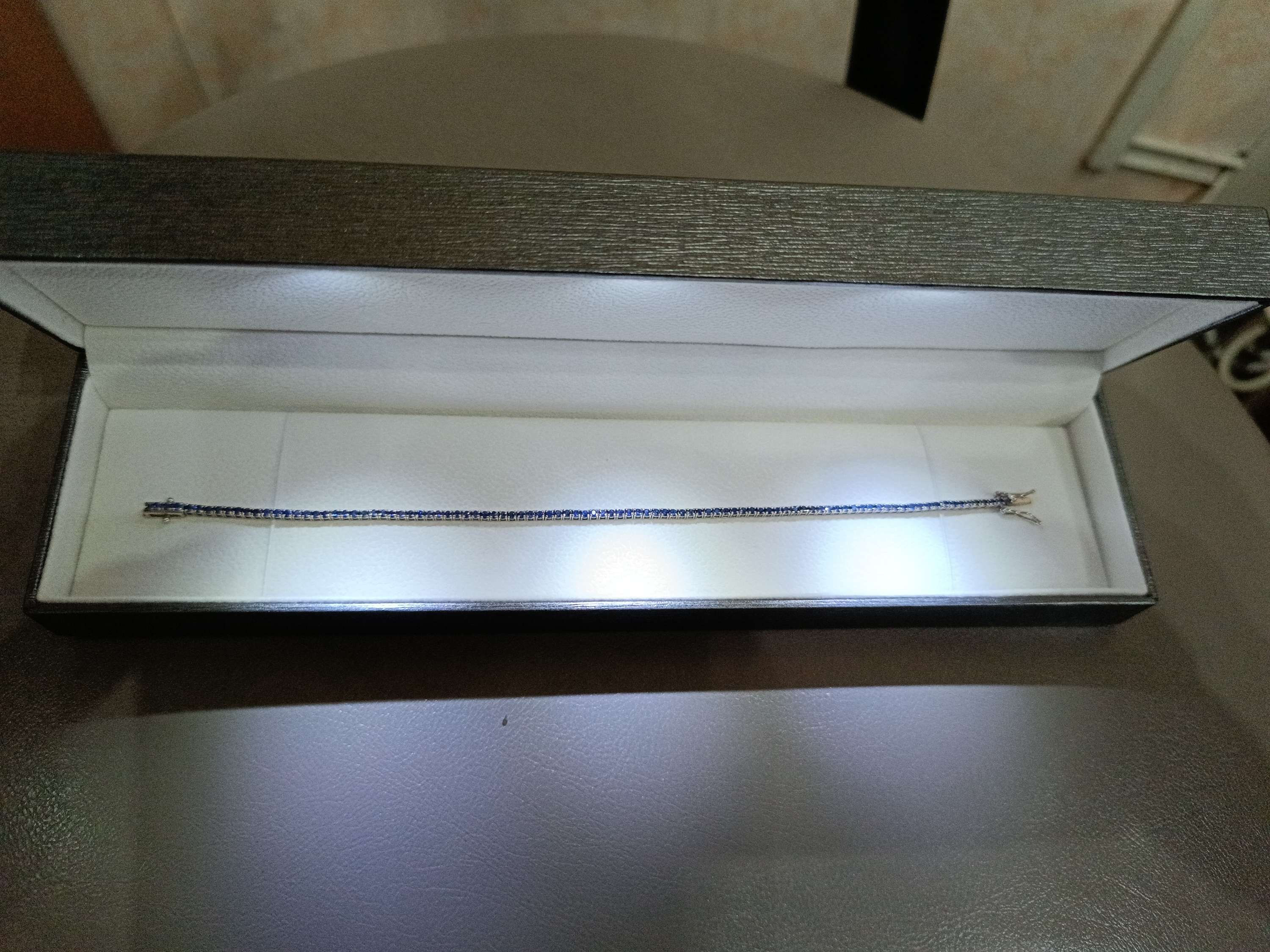 Bracciale tennis in oro bianco e zaffiri