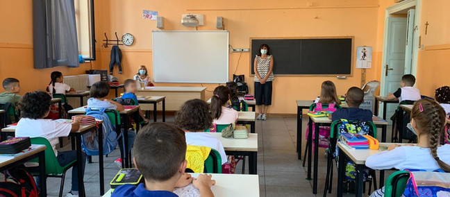 Covid: è ormai seconda ondata mentre riaprono le scuole