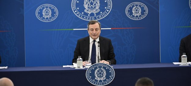 Draghi e le Cascate del Niagara