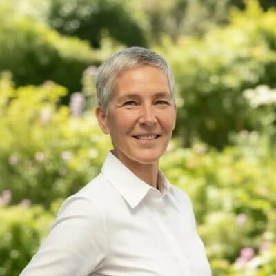 Nina larsen-omaia.jfif