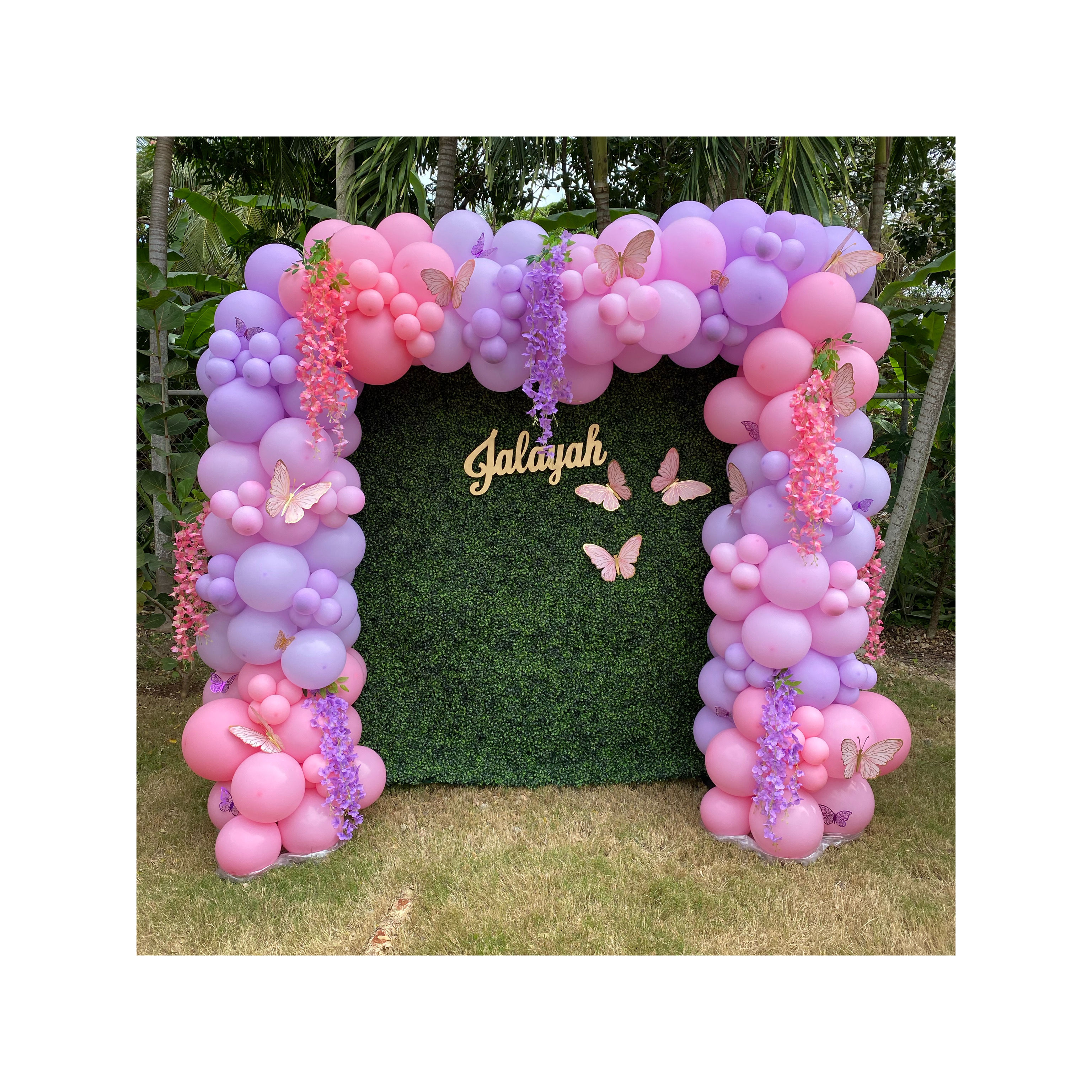BOXWOOD HEDGE BACKDROP + BALLOONS