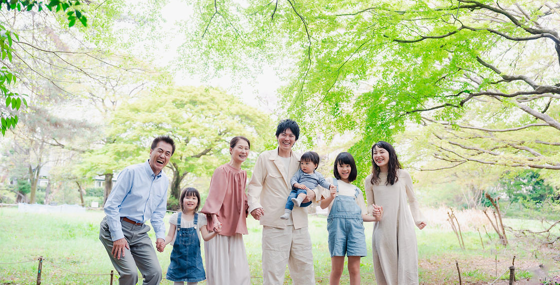 笑顔の３世代家族